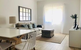 Moderno apartamento, central e confortável